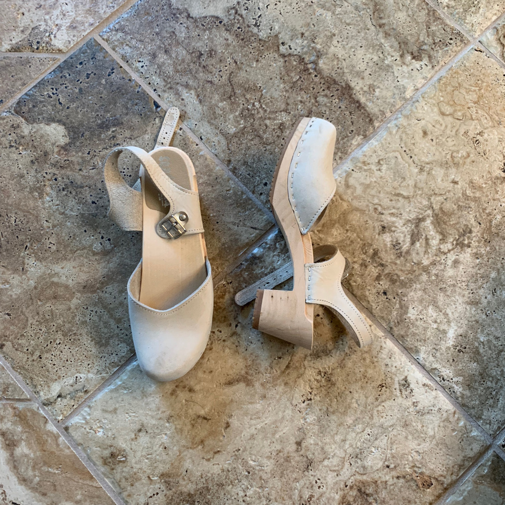 Sandgrens Victoria Closed-toe Clogs Sand 39
